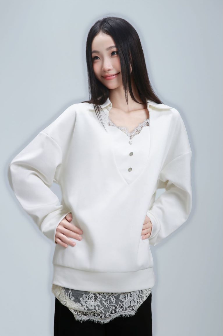 Pure lace V-neck white sweatshirt + simple shorts casual suit for women